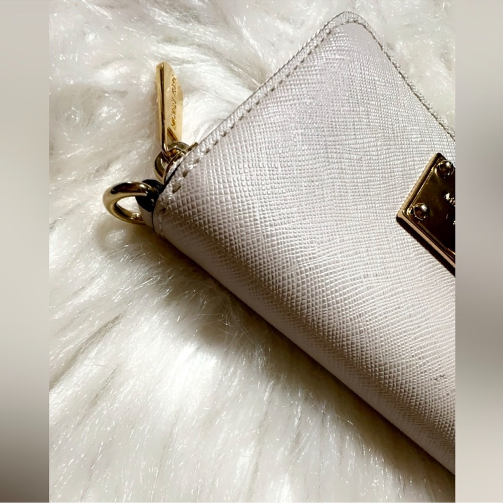 EUC Michael Kors Wallet/Wristlet 5.5” x 3.5” Super Cute - Picture 3 of 7